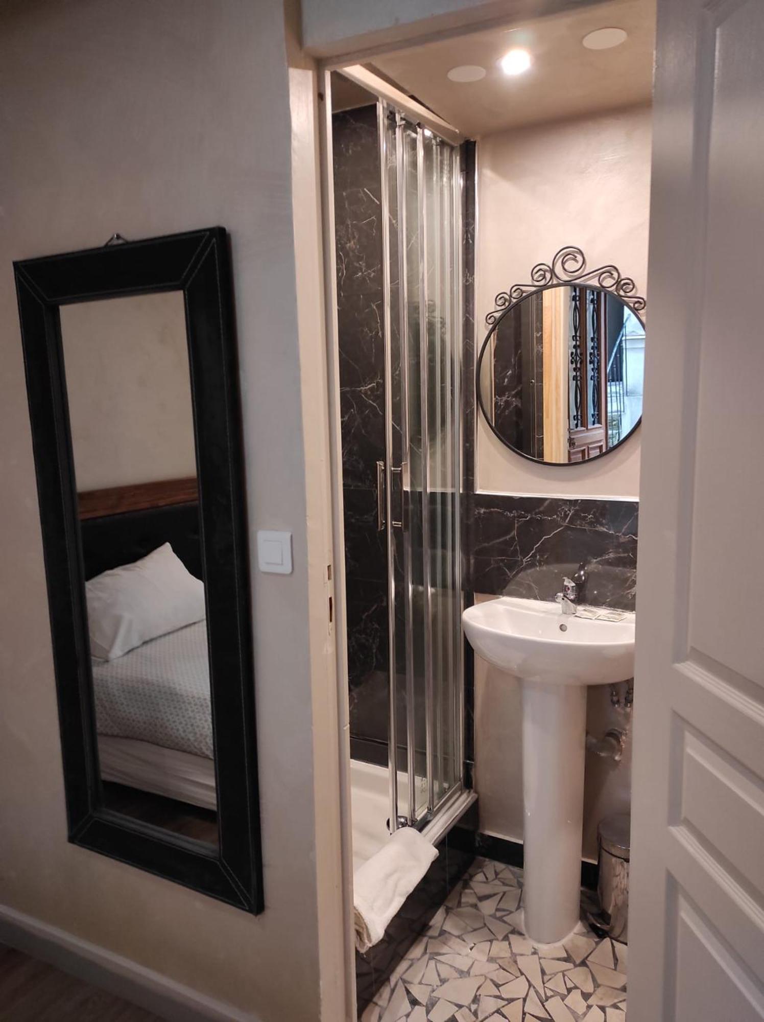 Hotel Clermont Montmartre Paris Luaran gambar